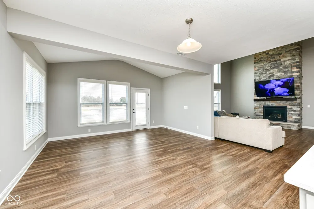 10627 Oak Bend Boulevard Indianapolis, IN 46239
