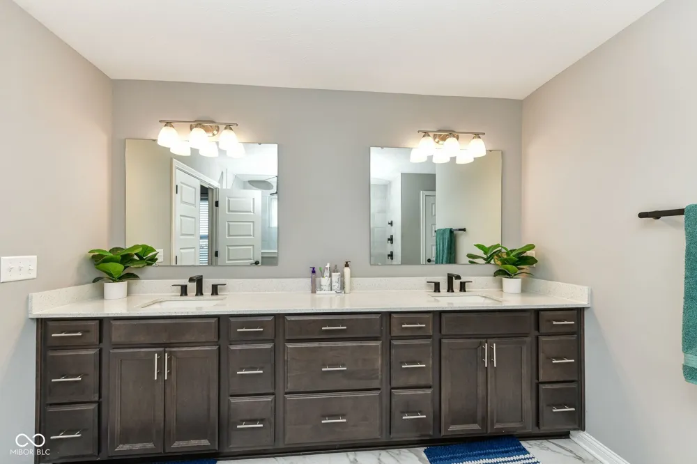 10627 Oak Bend Boulevard Indianapolis, IN 46239
