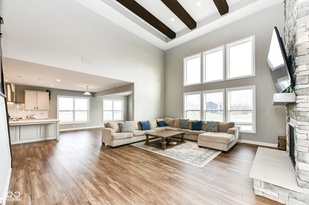 10627 Oak Bend Boulevard Indianapolis, IN 46239