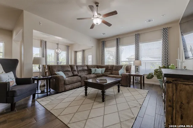 909 BEECHWOOD LN New Braunfels, TX 78130