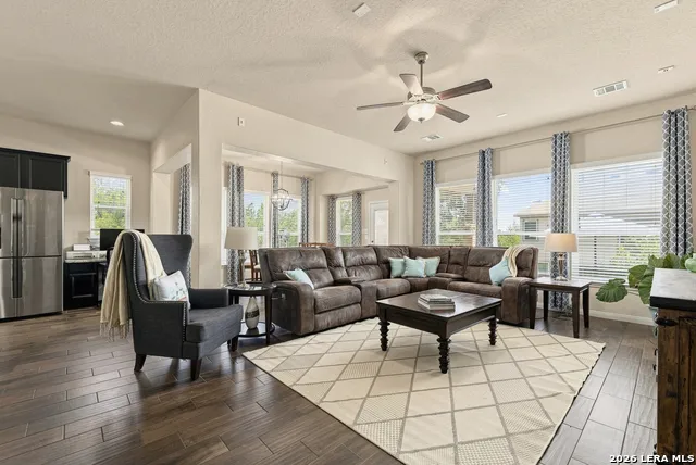 909 BEECHWOOD LN New Braunfels, TX 78130