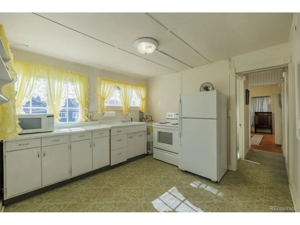 517 Portland Avenue Victor, CO 80860