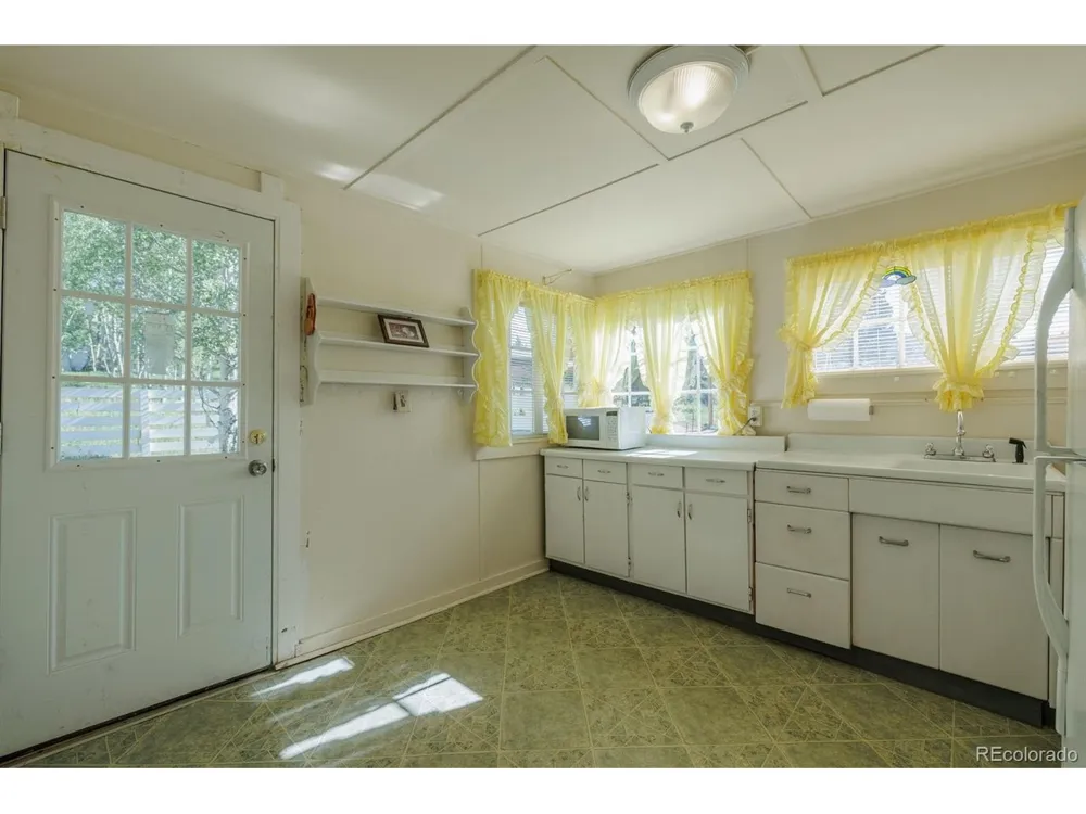 517 Portland Avenue Victor, CO 80860