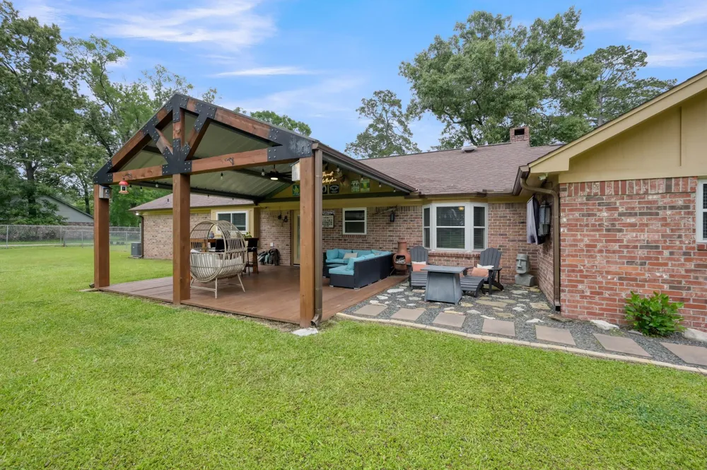 811 County Road 2267 Cleveland, TX 77327