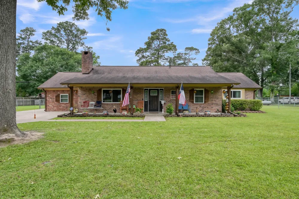 811 County Road 2267 Cleveland, TX 77327