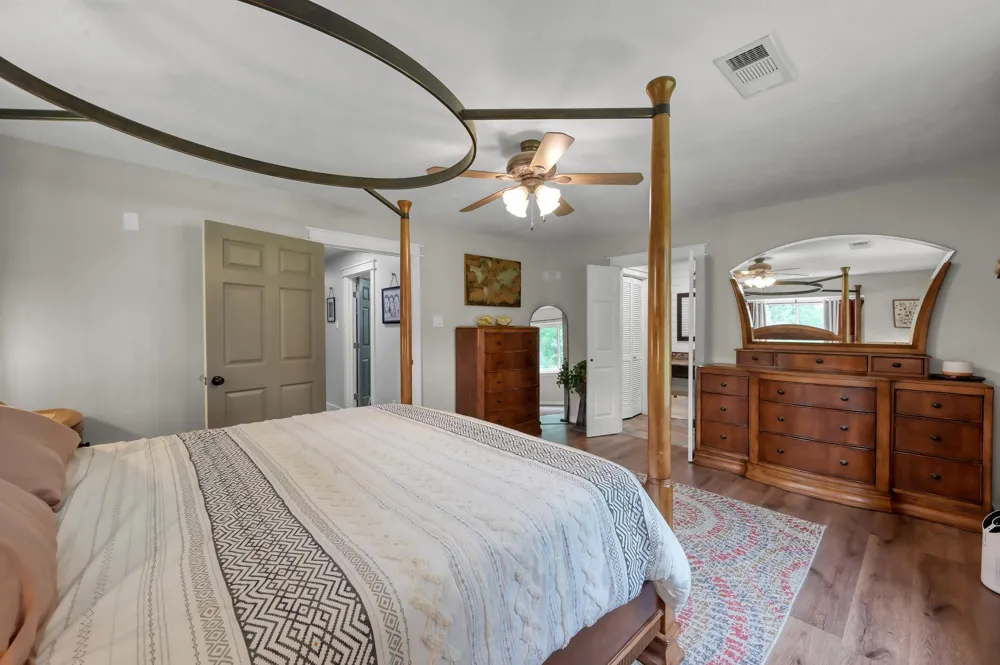 811 County Road 2267 Cleveland, TX 77327