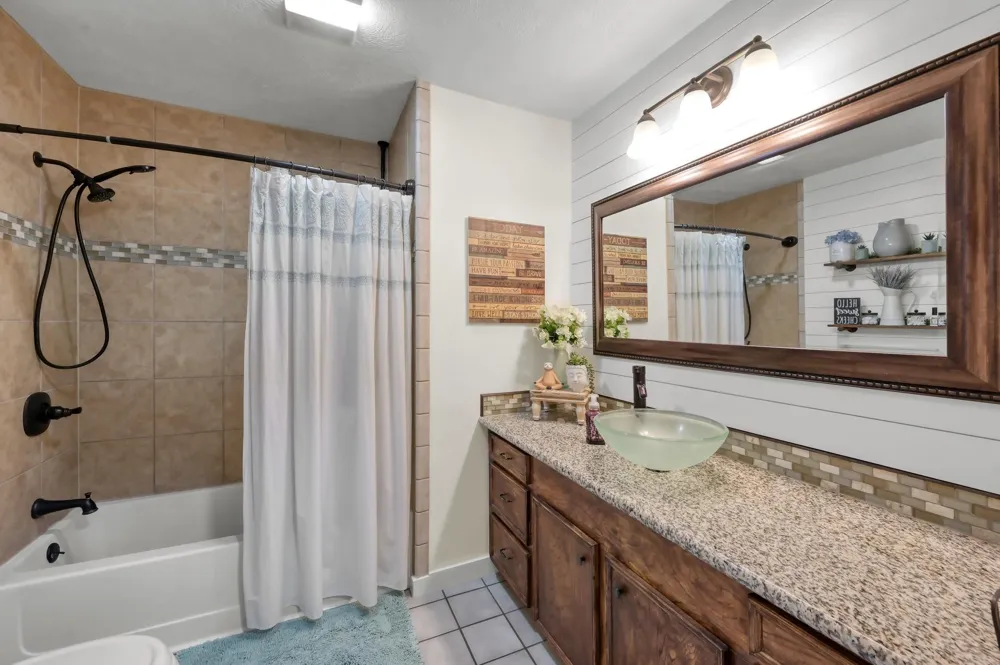 811 County Road 2267 Cleveland, TX 77327