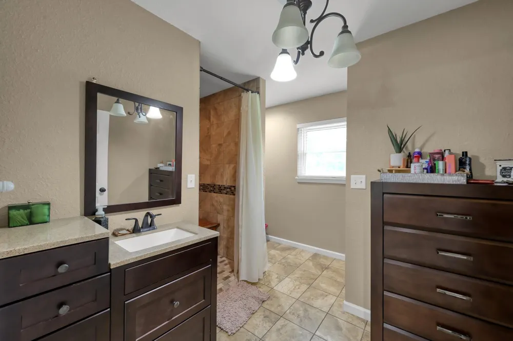 811 County Road 2267 Cleveland, TX 77327