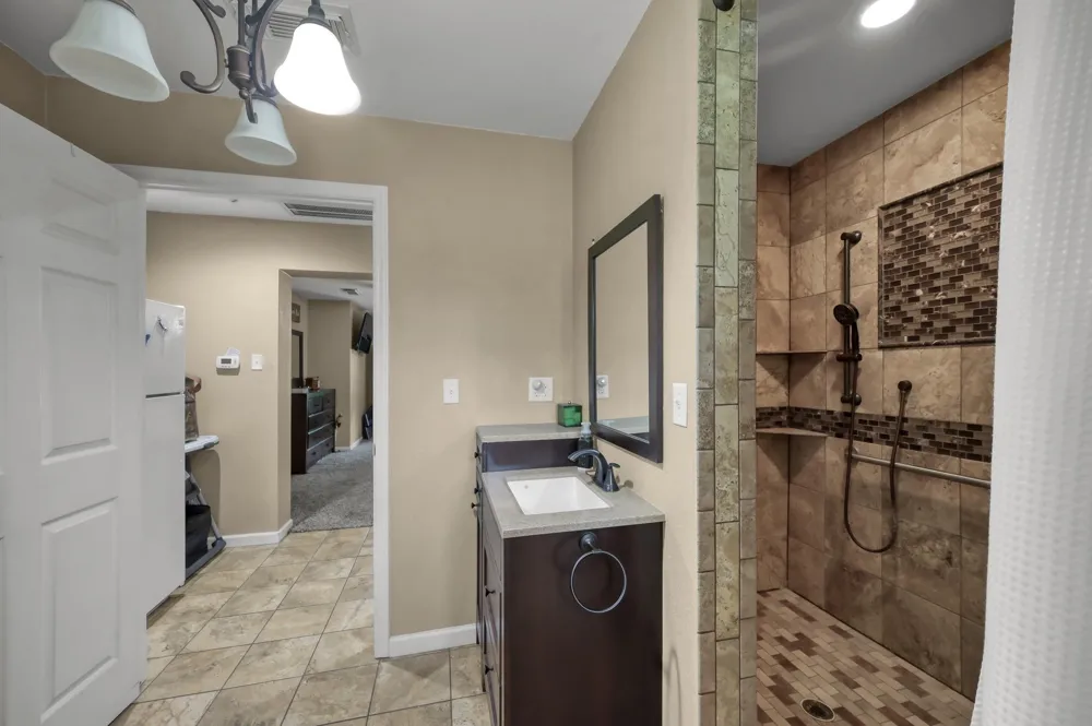 811 County Road 2267 Cleveland, TX 77327