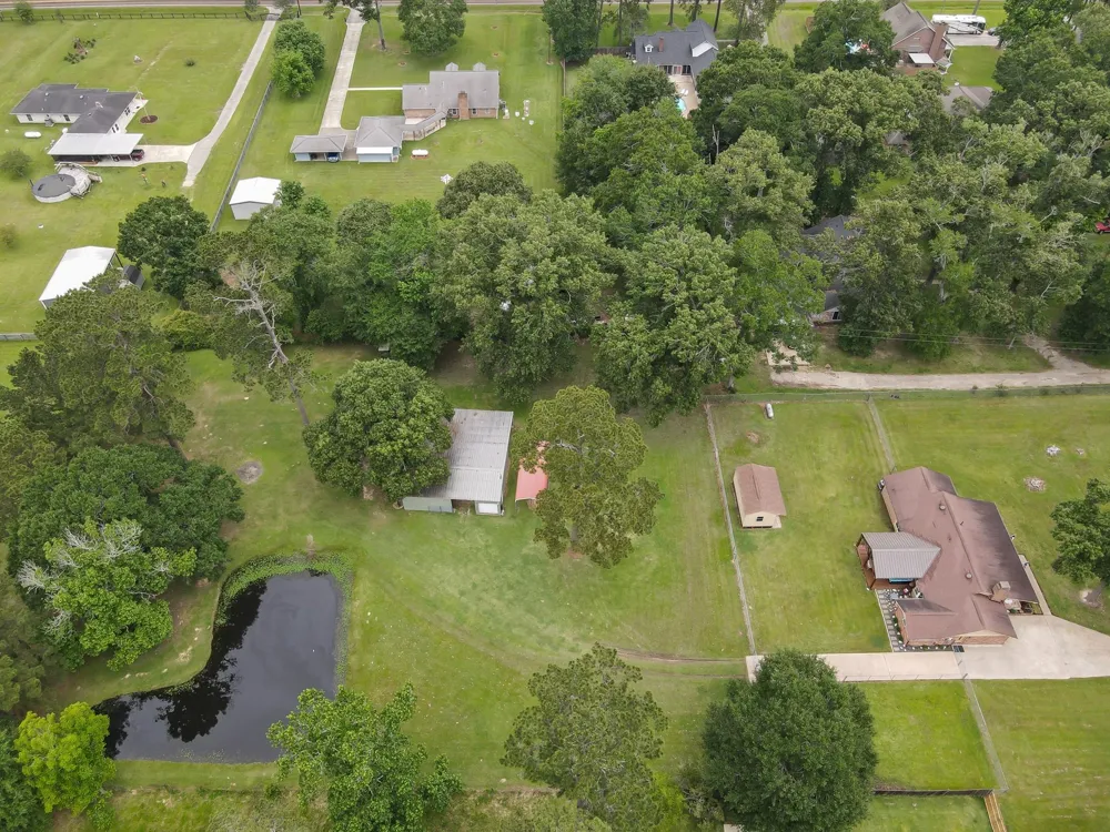811 County Road 2267 Cleveland, TX 77327