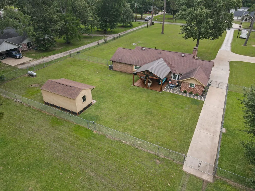 811 County Road 2267 Cleveland, TX 77327