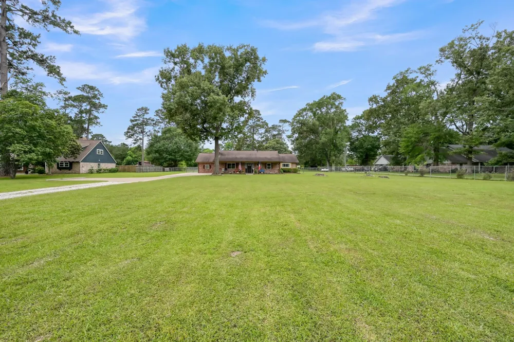 811 County Road 2267 Cleveland, TX 77327