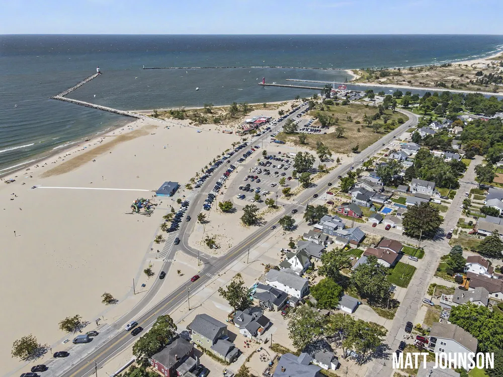 1682 Beach Street Muskegon, MI 49441