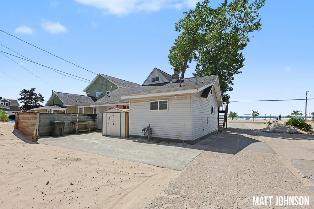 1682 Beach Street Muskegon, MI 49441