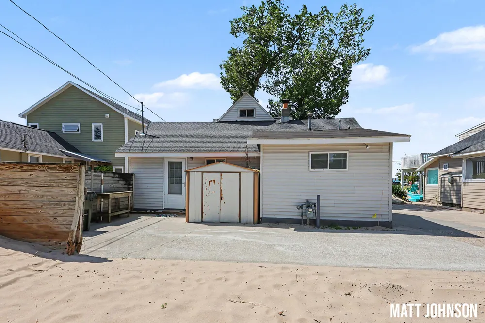 1682 Beach Street Muskegon, MI 49441