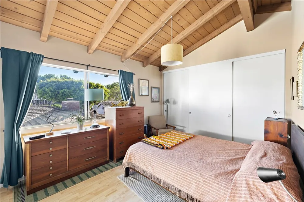 2012 E Ocean Boulevard Newport Beach, CA 92661