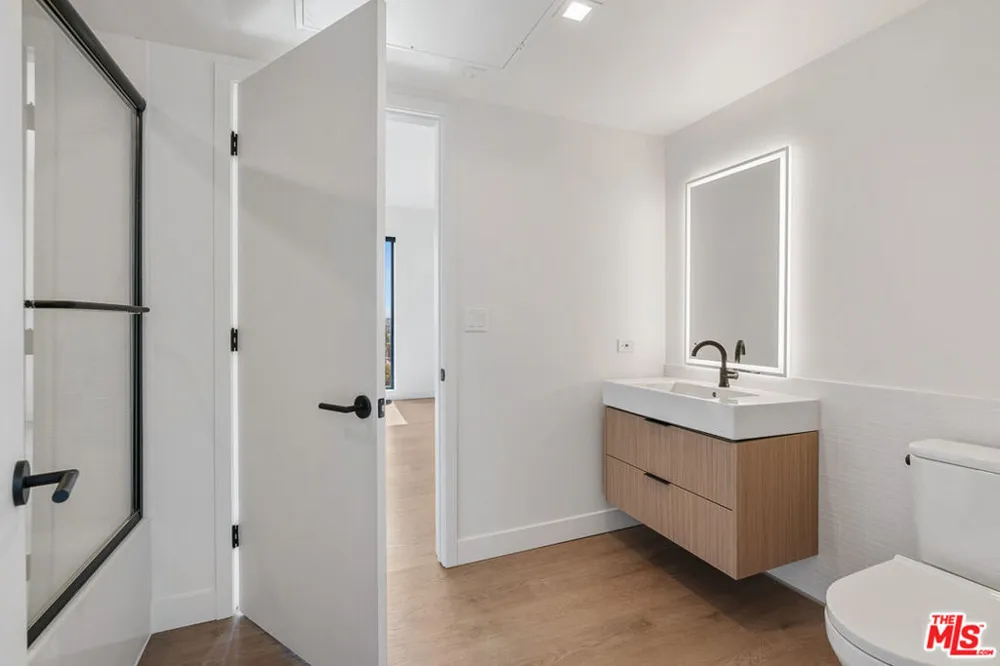 10700 Tabor Street #522 Los Angeles, CA 90034