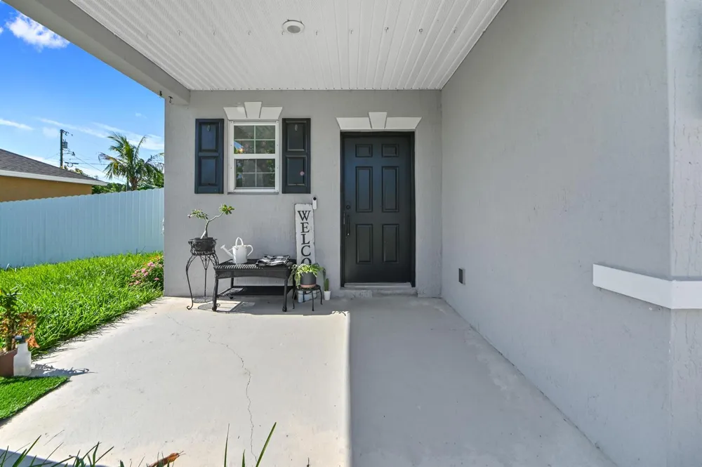 412 SW Dailey Avenue Port St. Lucie, FL 34953