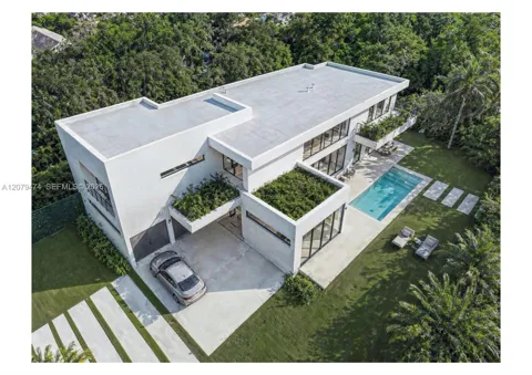 4165 Poinciana Ave