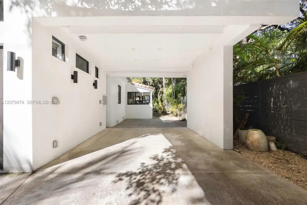 4165 Poinciana Ave Miami, FL 33133