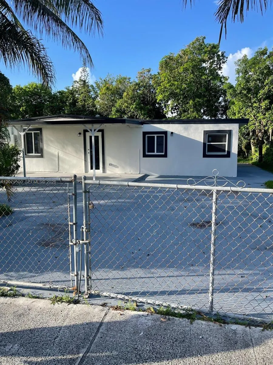 5764 E 5th Ave Hialeah, FL 33013