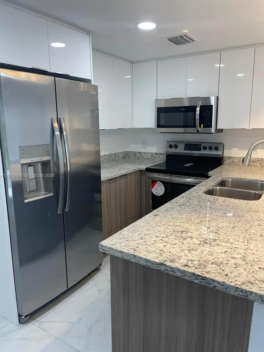 5764 E 5th Ave Hialeah, FL 33013