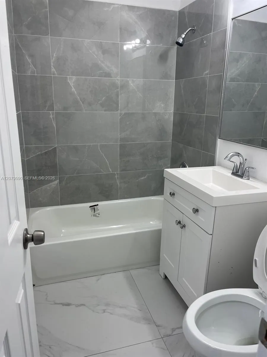 5764 E 5th Ave Hialeah, FL 33013