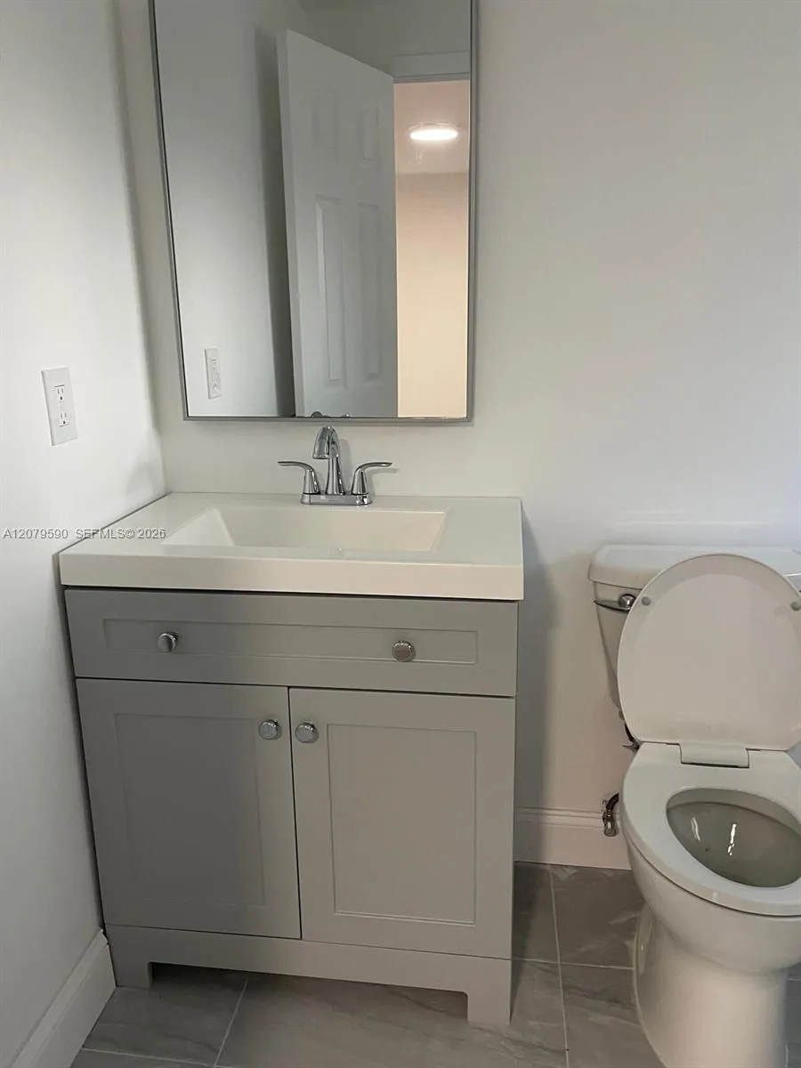 5764 E 5th Ave Hialeah, FL 33013