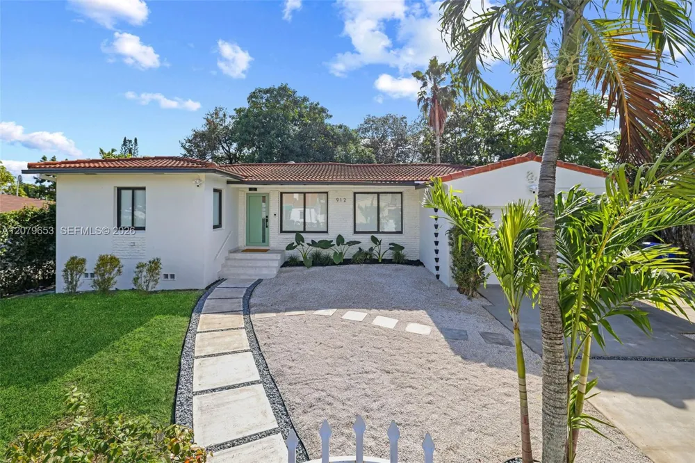912 NE 82nd St Miami, FL 33138