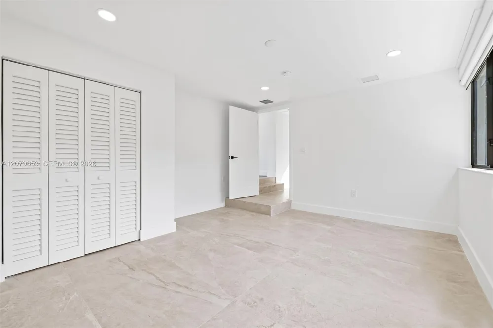 912 NE 82nd St Miami, FL 33138