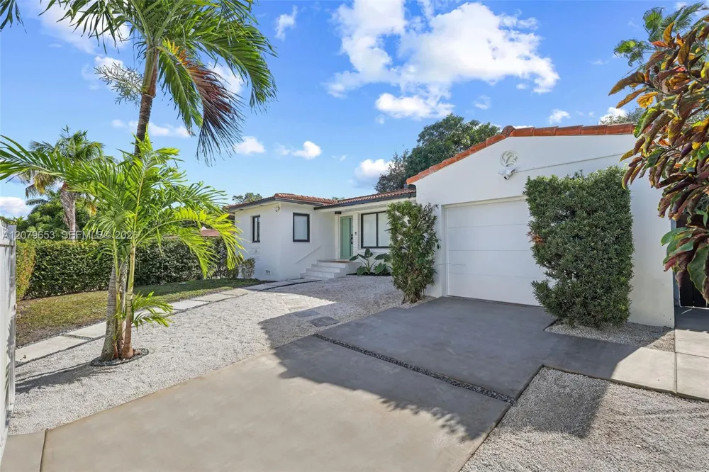 912 NE 82nd St Miami, FL 33138