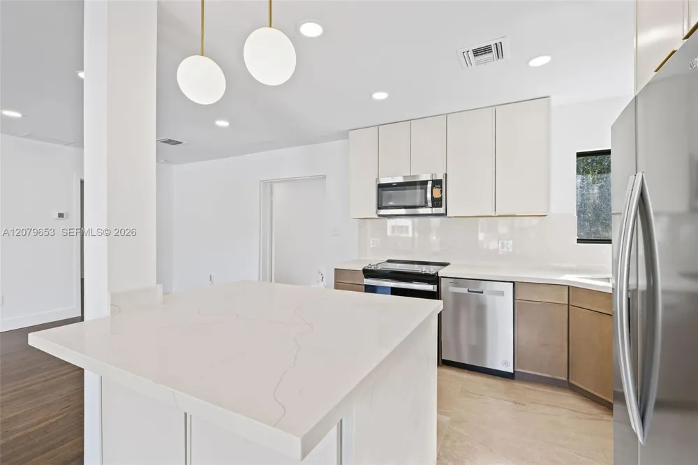 912 NE 82nd St Miami, FL 33138