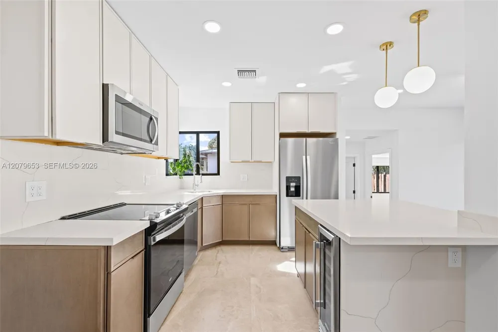 912 NE 82nd St Miami, FL 33138