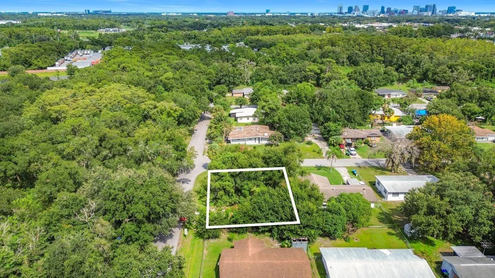950 PINEDALE AVENUE Orlando, FL 32808