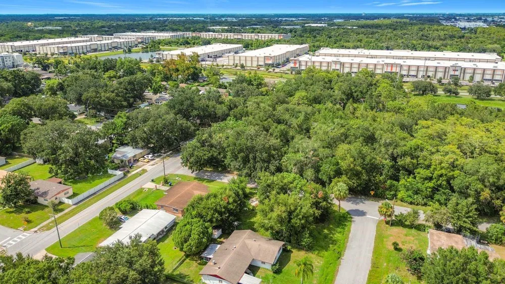 950 PINEDALE AVENUE Orlando, FL 32808