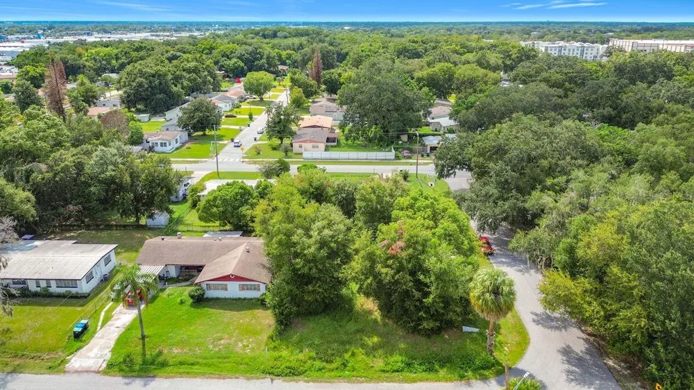 950 PINEDALE AVENUE Orlando, FL 32808
