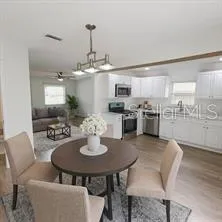 722 65TH AVENUE E Bradenton, FL 34203