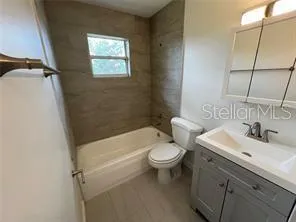 722 65TH AVENUE E Bradenton, FL 34203