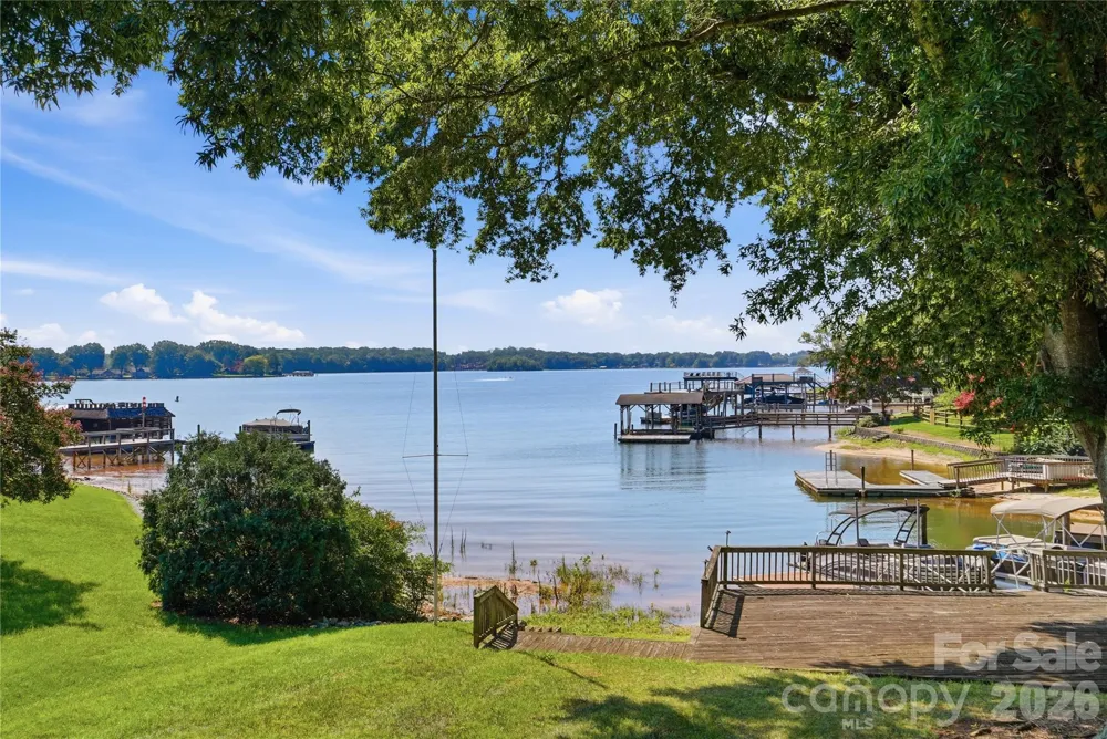 332 Shoreline Loop Mooresville, NC 28117