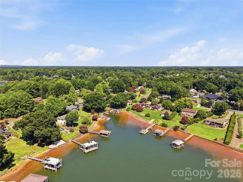 332 Shoreline Loop Mooresville, NC 28117