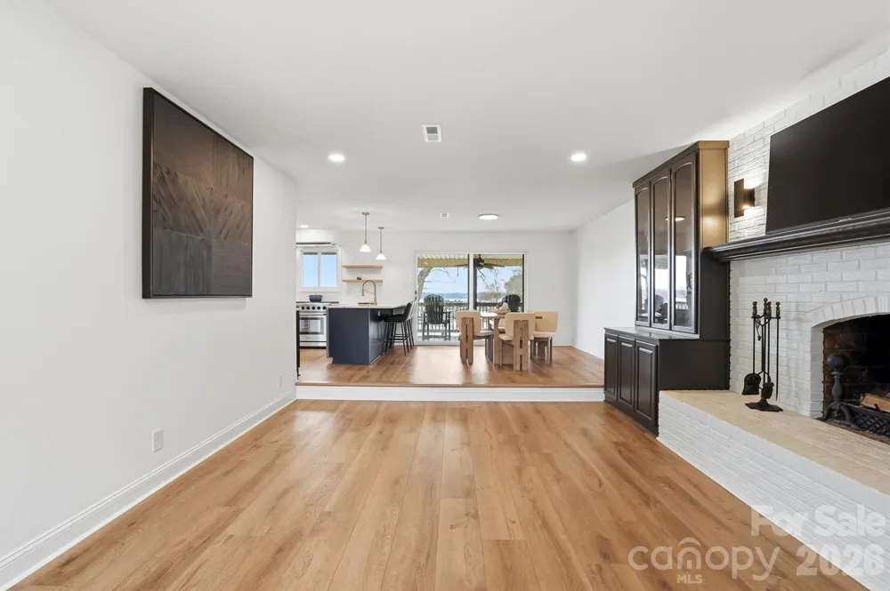 332 Shoreline Loop Mooresville, NC 28117