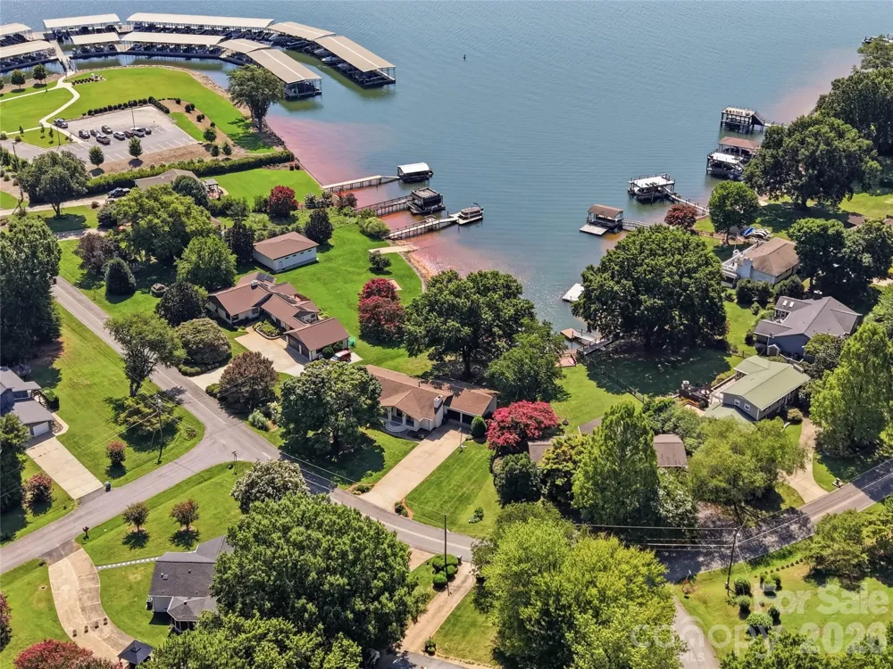 332 Shoreline Loop Mooresville, NC 28117