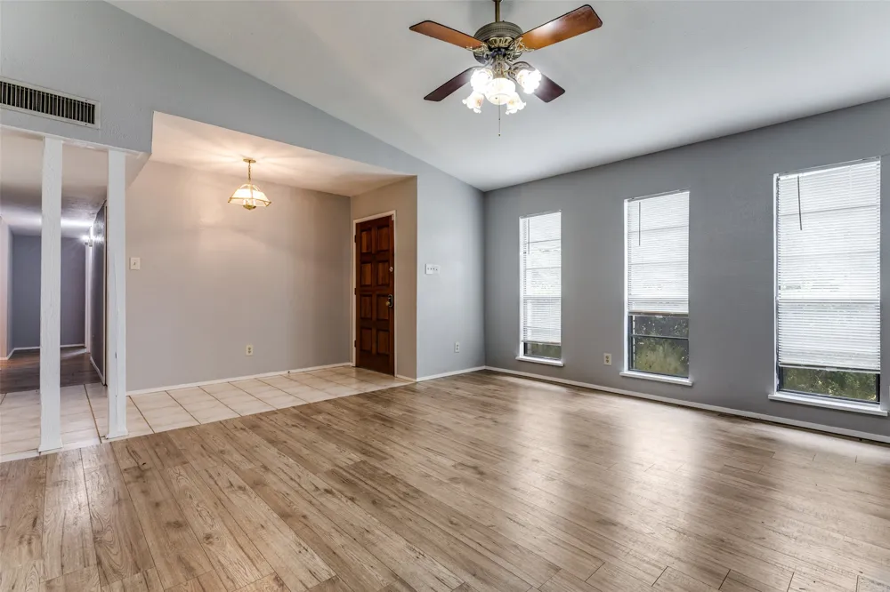 7504 Portman Avenue Fort Worth, TX 76112