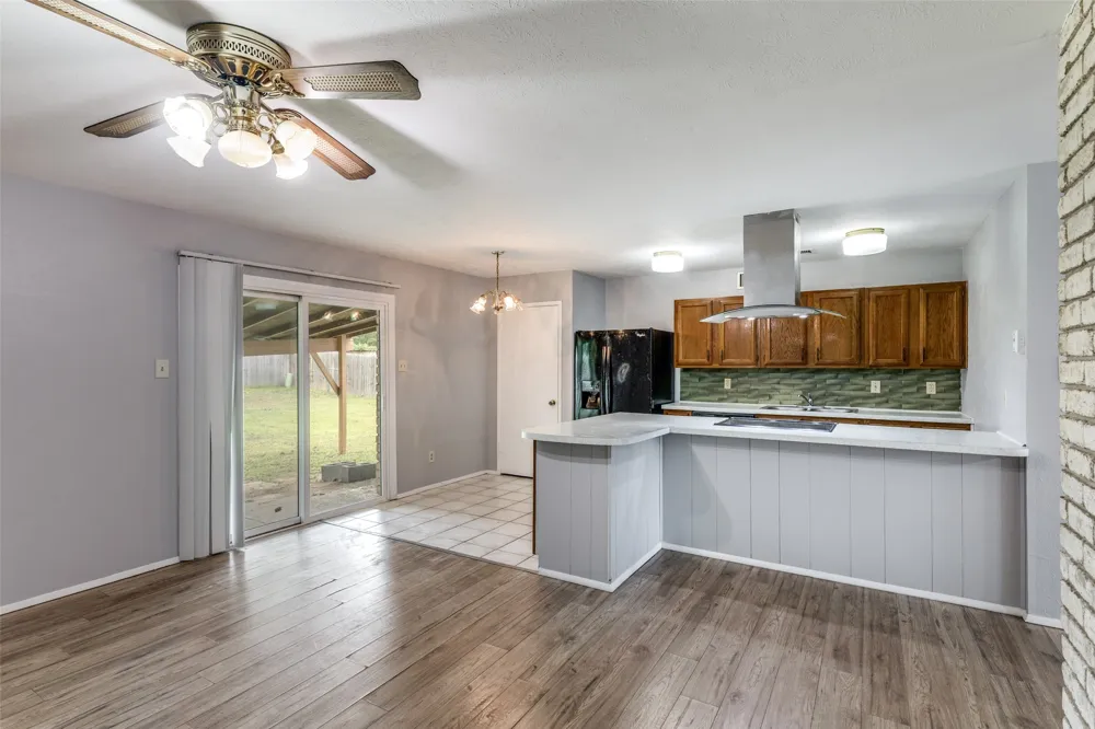 7504 Portman Avenue Fort Worth, TX 76112