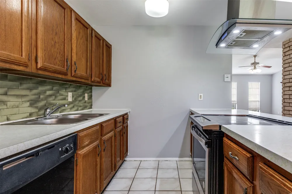 7504 Portman Avenue Fort Worth, TX 76112