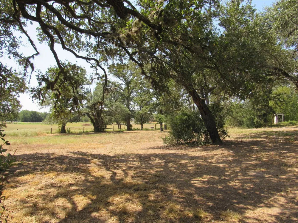 7863 Fm 332 Road Brenham, TX 77833