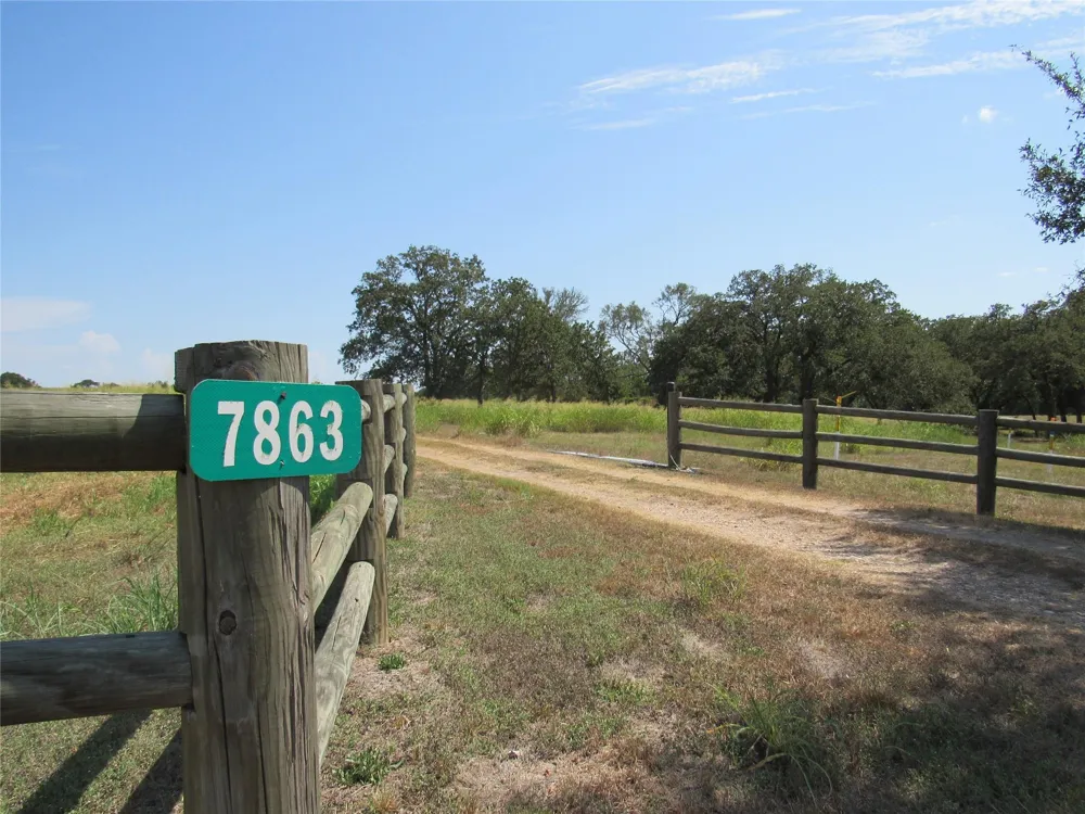 7863 Fm 332 Road Brenham, TX 77833
