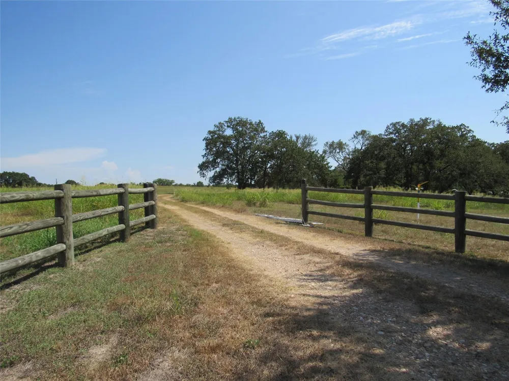 7863 Fm 332 Road Brenham, TX 77833
