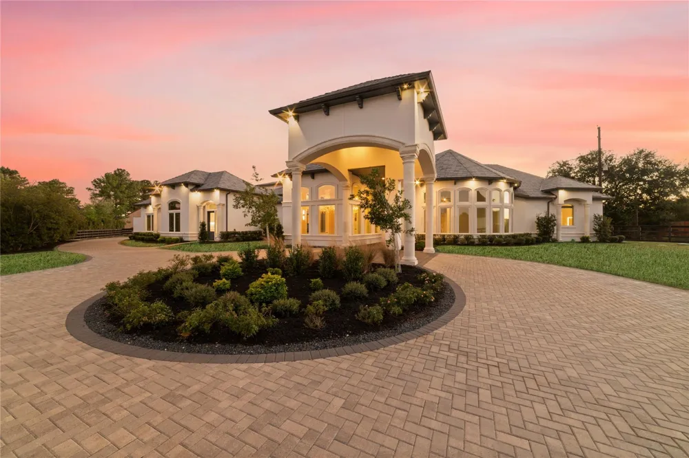 2 Little Sorrell Court Tomball, TX 77377