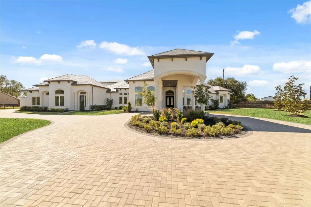 2 Little Sorrell Court Tomball, TX 77377